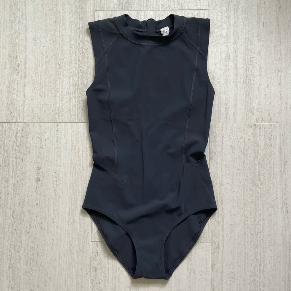 New Lululemon Zip-back Paddle suit.